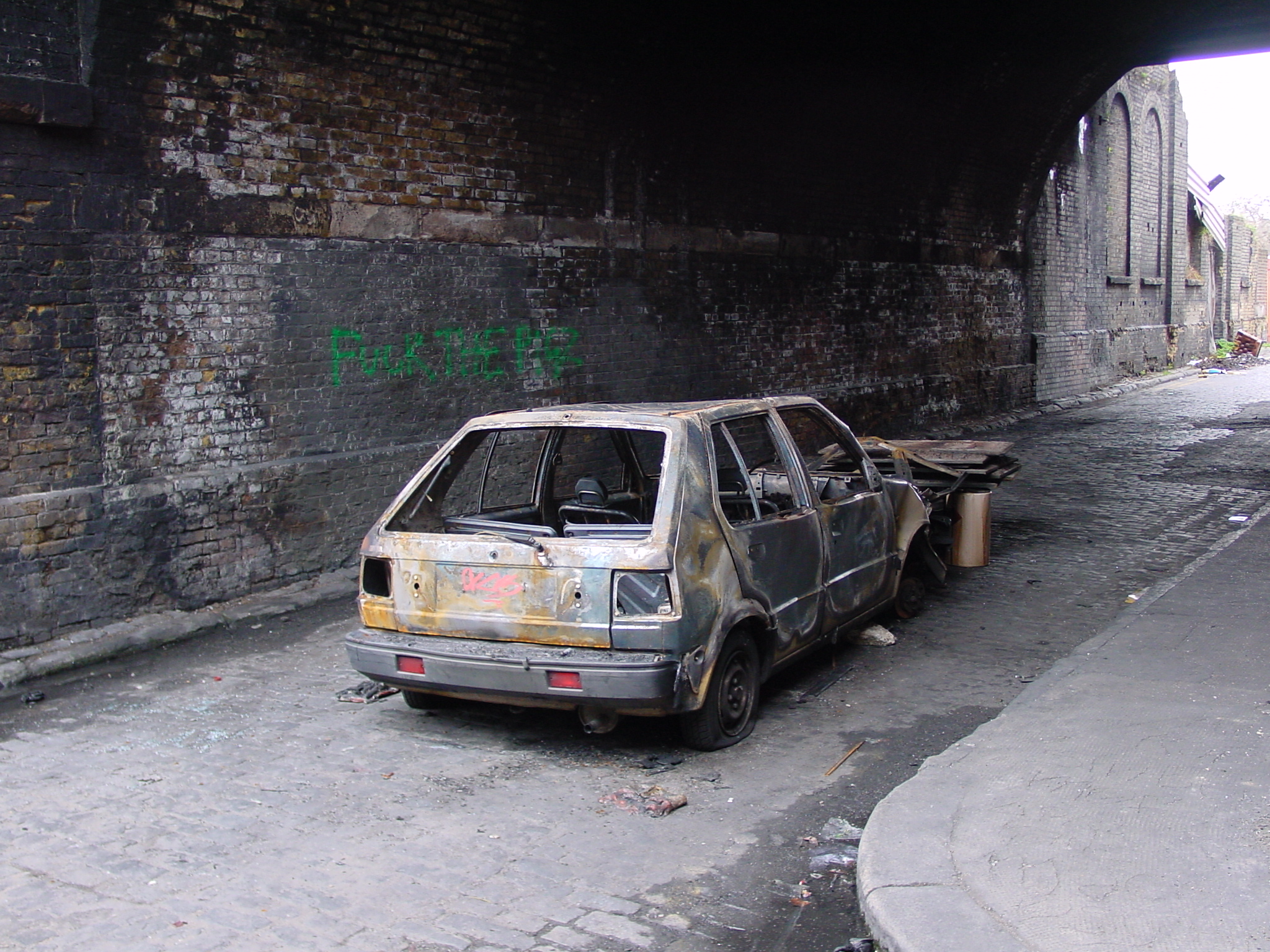 Burnt out car, off Pedley Street, 16 Apr 2001