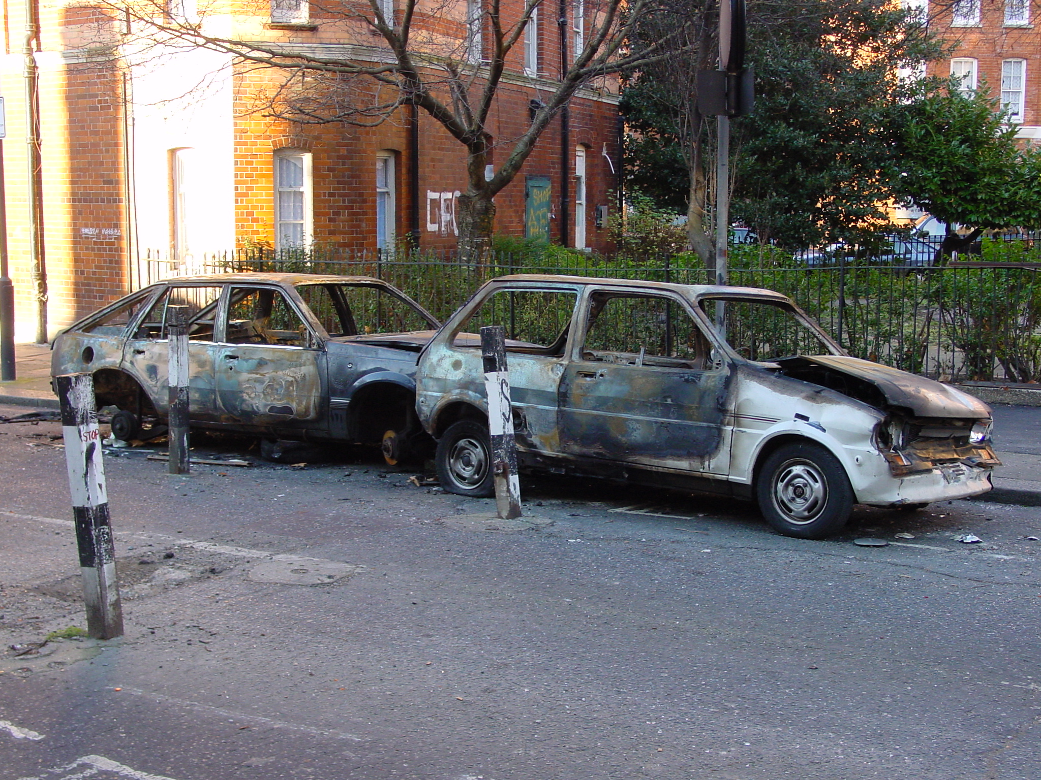 Burnt out cars, Rochelle Street, 1 Jan 2002